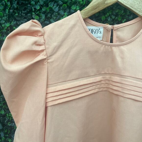 Yoke’s Boutique, Peach Blouse, Puff Sleeve, no size label S/M - Picture 3 of 8